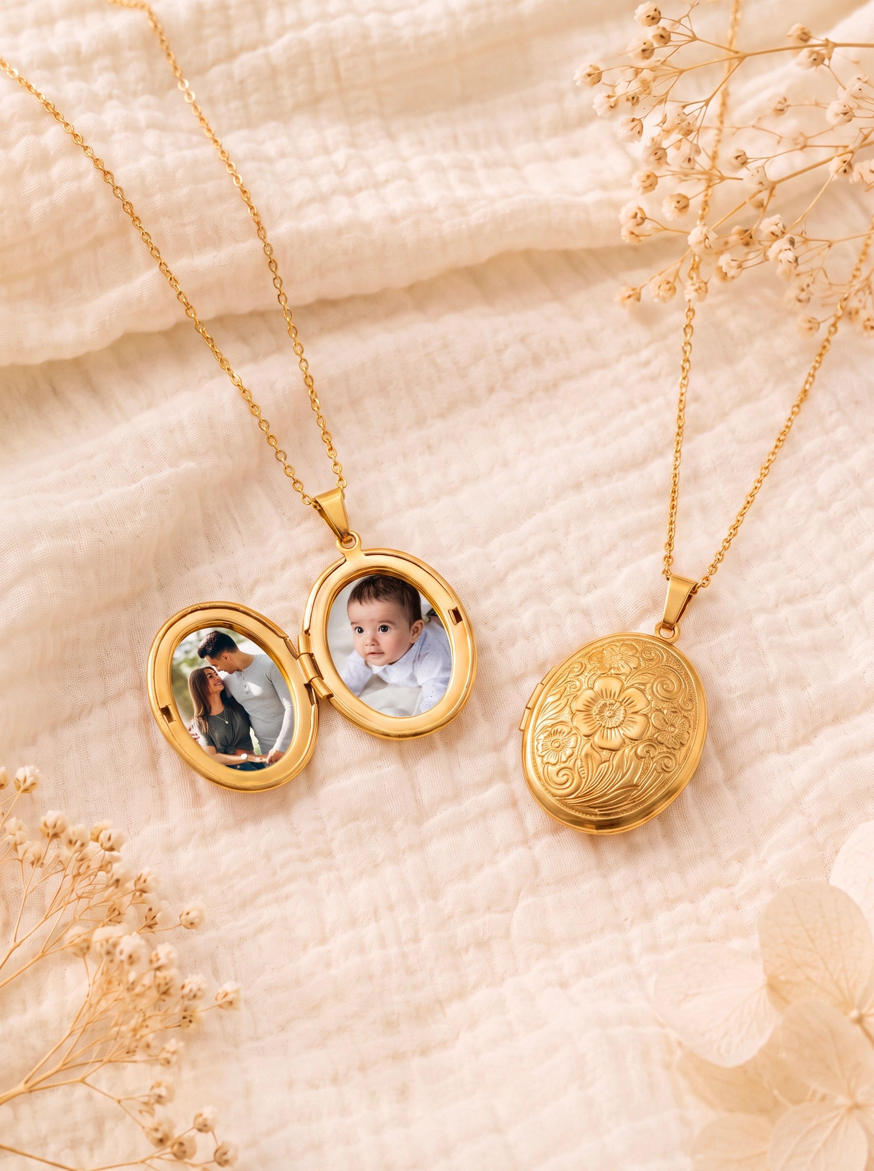 Collier photo personnalisé porté par une femme